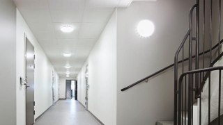 Oprawa z czujnikem ruchu i zmierzchu RS PRO S20 SC HF Bluetooth Mesh 15,7W LED 1284lm 4000K światło bazowe IP65 IK10 230V sreb
