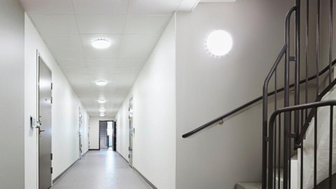 Oprawa z czujnikiem ruchu i zmierzchu RS PRO S20 SC 15,7W LED HF Bluetooth Mesh 1630lm 3000K IP20 IK07 230V światło bazowe/ biał