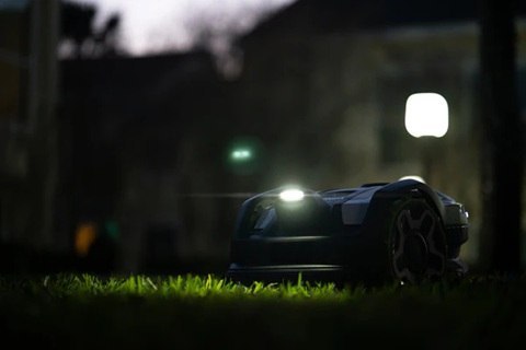 Robot koszący Greenworks Ai Mowbot 12 1200 m2
