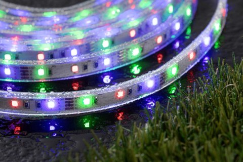 Taśma zewnętrzna LED solar 5m 3,2W DIM RGB 22lm/m czujnik zmierzchu pilot 5V IP44 czarny / tworzywo sztuczne