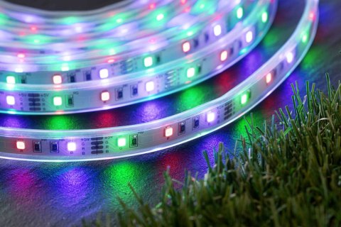 Taśma zewnętrzna LED solar 5m 3,2W DIM RGB 22lm/m czujnik zmierzchu pilot 5V IP44 czarny / tworzywo sztuczne