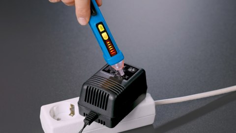 Tester napięcia bezkontaktowy PAN VOLTFINDER z 3-stopniowym wskaźnikiem LED 12-1000 V AC latarka