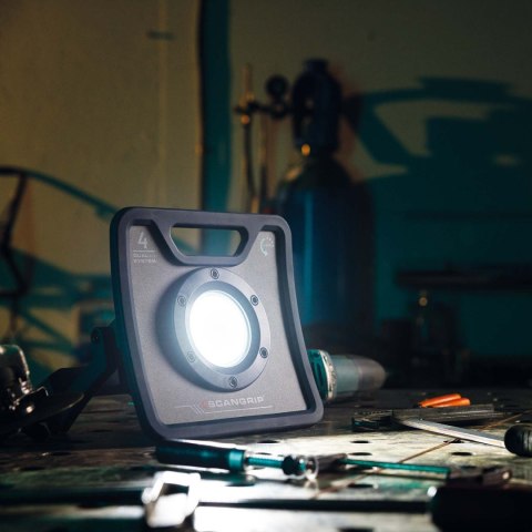 Wytrzymała akumulatorowo - sieciowa lampa robocza LED 4000 lm 25 W Scangrip NOVA 4 C R forLIFE 03.6204