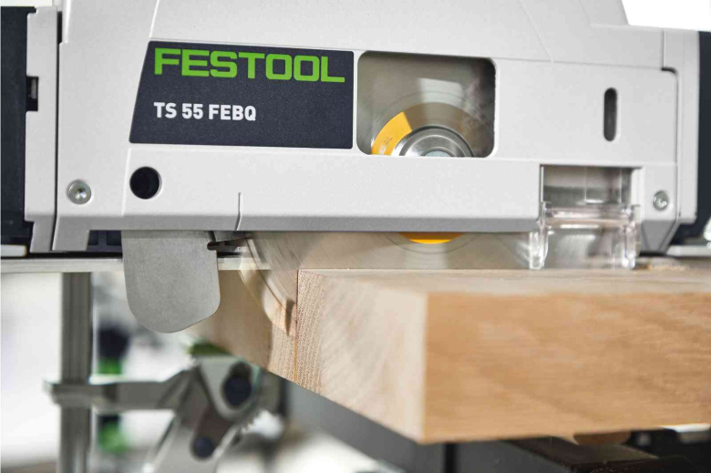 Prowadzenie zagłębiarki Festool TS 55 po szynie FS 1400/2