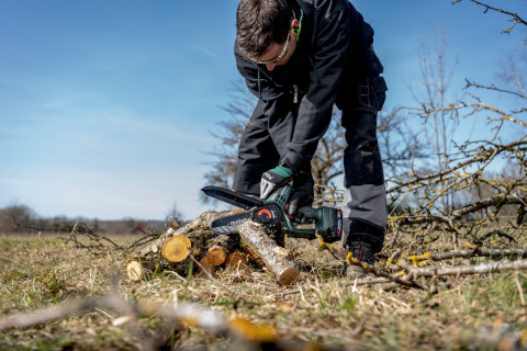 Piła pilarka łańcuchowa akumulatorowa Metabo MS 18 LTX 15 w walizce osprzęt