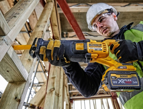 DeWalt 54V XR FLEXVOLT PILARKA SZABLOWA