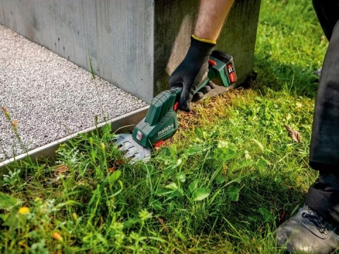 Akumulatorowe nożyce do krzewów i trawy METABO PowerMaxx SGS 12 Q (601608850)