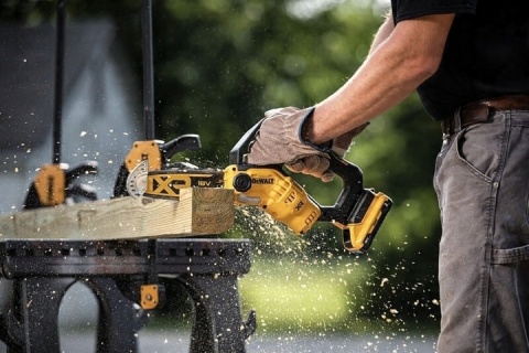 Piła łańcuchowa gałęziówka DCMPS520P1 DEWALT 20cm 1x5Ah bez ładowarki Piła łańcuchowa gałęziówka DCMPS520P1 DEWALT 20cm 1x5Ah bez ładowarki