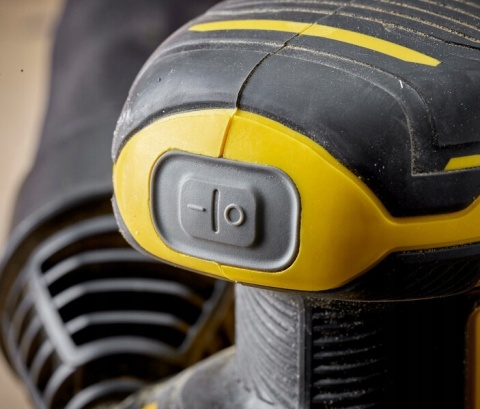 Szlifierka oscylacyjna akumulatorowa STANLEY V20 125mm rzep worek