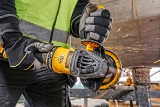 SZLIFIERKA AKUMULATOROWA DEWALT DCG418T2 125MM FlexVolt 2x6,0AH 54V WALIZKA