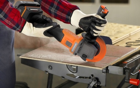 Akumulatorowa szlifierka kątowa 115mm 18V, Black Decker 2x2,0Ah