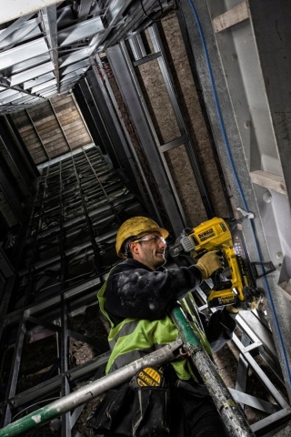DeWalt gwoździarka akumulatorowa do betonu 18V 13-57mm 2x5,0Ah