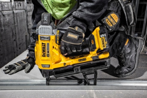 DeWalt gwoździarka akumulatorowa do betonu 18V 13-57mm 2x5,0Ah