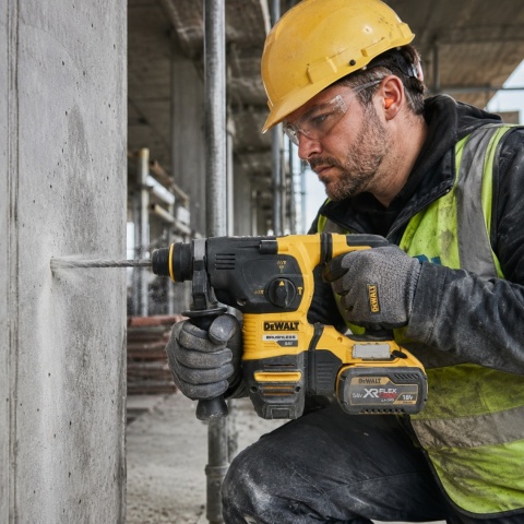 MŁOTOWIERTARKA Z ODSYSANIEM DCH335X2 DEWALT SDS-Plus 2x9Ah 54V FLEXVOLT