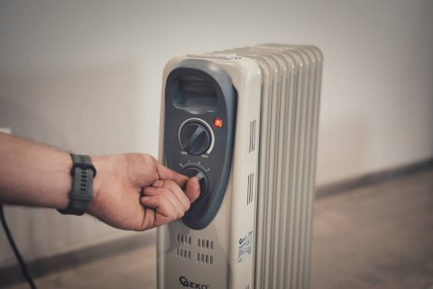 Grzejnik olejowy z regulacją i termostatem 9 żeber 2000W B57 (1) Geko