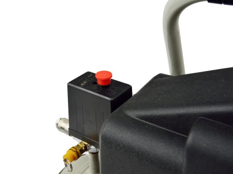 Kompresor olejowy 8L /mobilny/ (1) Geko