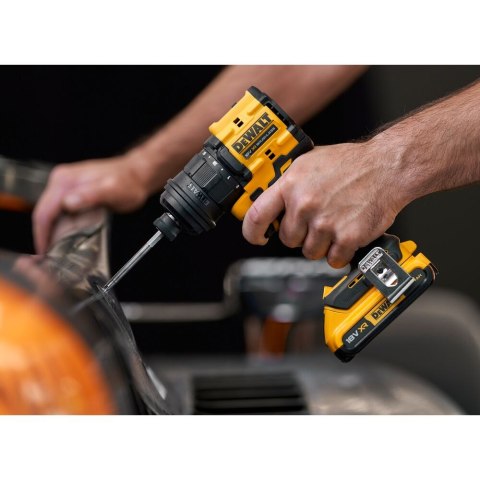 18V XR BEZSZCZOTKOWA WIERTARKO-WKRĘTARKA WIELOGŁOWICOWA - 2 X 2AH DEWALT DCD803D2T-QW