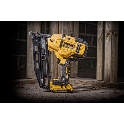 18V XR GWOŹDZIARKA 16GA 2 X 2AH DEWALT DCN660D2-QW