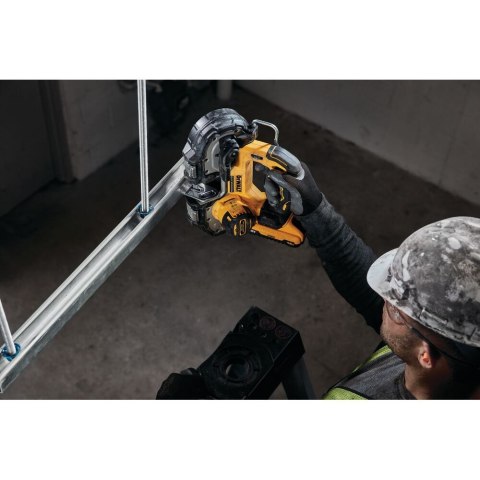 18V XR KOMPAKTOWA PILARKA TAŚMOWA DEWALT DCS377NT-XJ