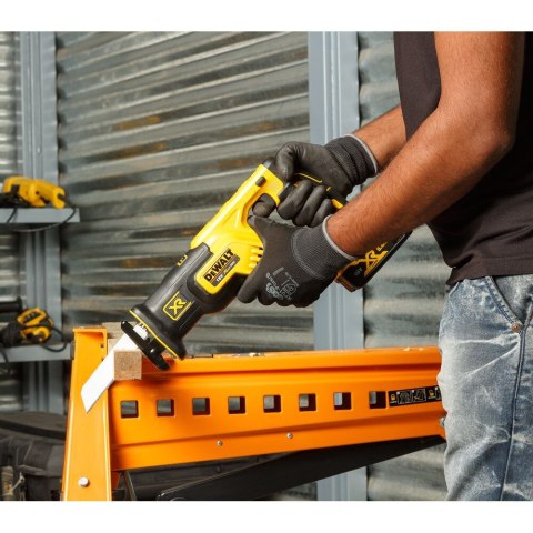 18V XR PILARKA SZABLOWA 2 X 5AH DEWALT DCS367P2-QW