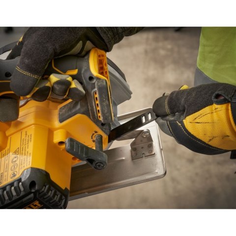 18V XR PILARKA TARCZOWA DO METALU DEWALT DCS383N-XJ