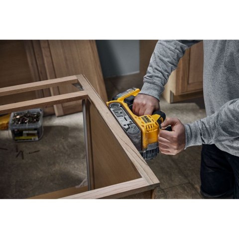 18V XR SZLIFIERKA TAŚMOWA 75X533MM DEWALT DCW220N-XJ