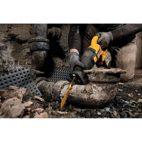 54V XR FLEXVOLT PILARKA SZABLOWA 2 X 6AH DEWALT DCS389T2-QW