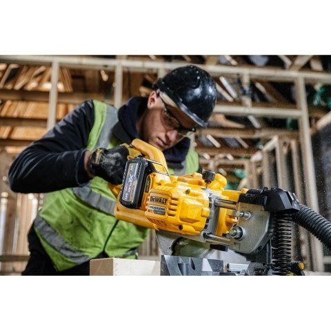54V XR FLEXVOLT PILARKA UKOSOWA 216MM 2 X 6AH DEWALT DCS777T2-QW