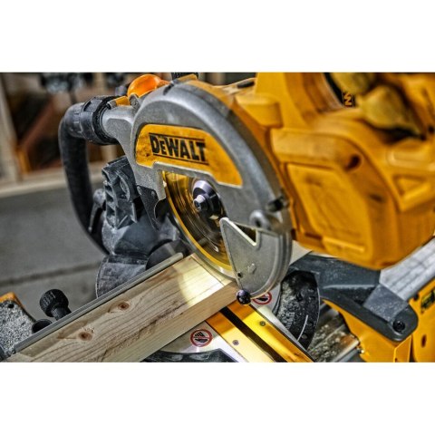 54V XR FLEXVOLT PILARKA UKOSOWA 216MM 2 X 6AH DEWALT DCS777T2-QW