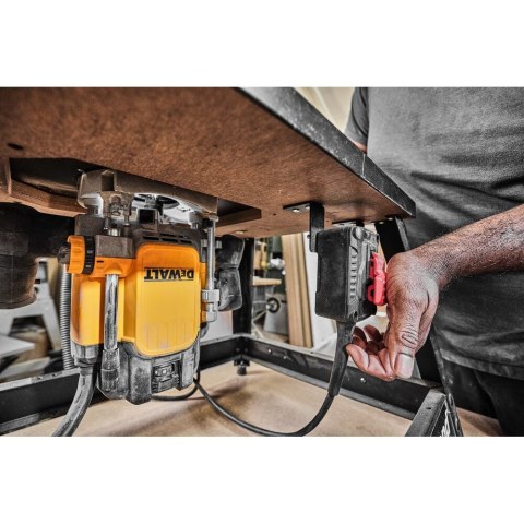FREZARKA 2300W Z ZEWN. WŁĄCZNIKIEM DEWALT DWE627KT-QS