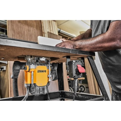 FREZARKA 2300W Z ZEWN. WŁĄCZNIKIEM DEWALT DWE627KT-QS