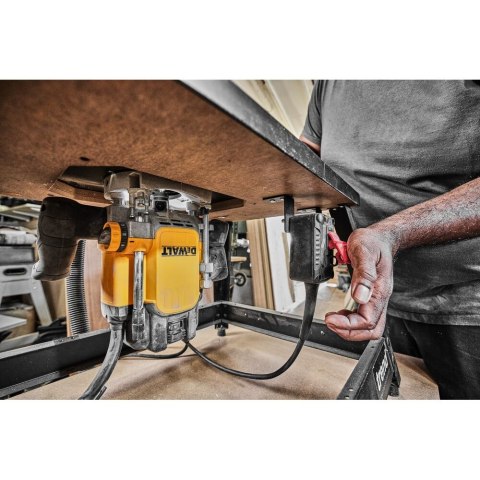 FREZARKA 2300W Z ZEWN. WŁĄCZNIKIEM DEWALT DWE627KT-QS