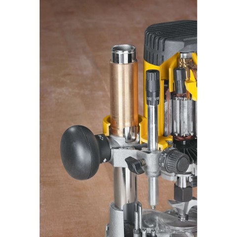 FREZARKA 8 MM, 1100 W, PRĘDKOŚĆ ZMIENNA DEWALT DW621-QS