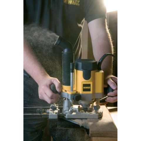 FREZARKA 8 MM, 1100 W, PRĘDKOŚĆ ZMIENNA DEWALT DW621-QS