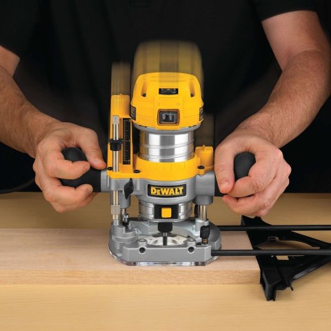 FREZARKA 8 MM (1/4") 900 W DEWALT D26203-QS