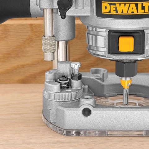 FREZARKA 8 MM (1/4") 900 W DEWALT D26203-QS