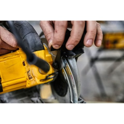 PILARKA TARCZOWA 190 MM DO STOSOWANIA Z SZYNAMI PROWADZĄCYMI DEWALT DWE576K-QS
