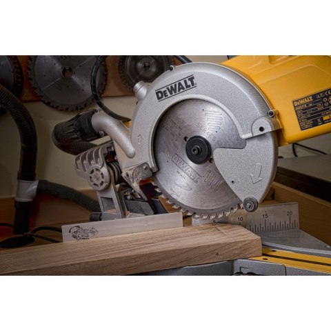 PILARKA UKOSOWA 250 MM 1850W Z PRZESUWNĄ GŁOWICĄ I DIODOWYM WSKAŹNIKIEM LINII CIĘCIA XPS DEWALT DWS778-QS