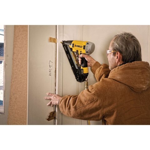 PNEM. GWOŹDZIARKA 15GA 32-64MM DEWALT DPN1564APP-XJ