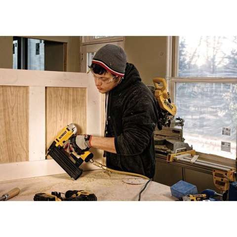 PNEM. GWOŹDZIARKA 18GA 15-50MM DEWALT DPN1850PP-XJ
