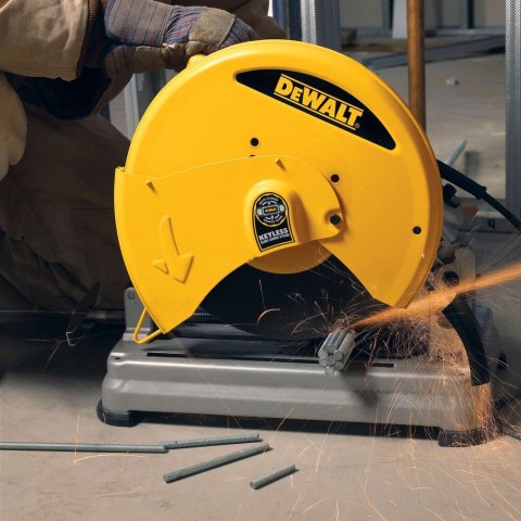 PRZECINARKA TARCZOWA DO METALU 355 MM, 2200 W Z ŁAGODNYM ROZRUCHEM DEWALT D28715-QS