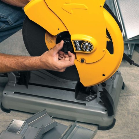 PRZECINARKA TARCZOWA DO METALU 355 MM, 2200 W Z ŁAGODNYM ROZRUCHEM DEWALT D28715-QS