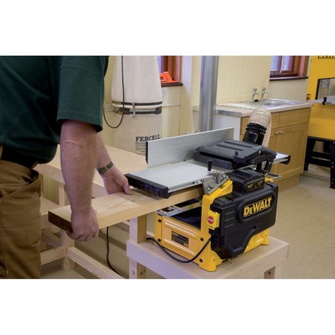 STRUGARKA GRUBOŚCIOWA 2100W DEWALT D27300-QS