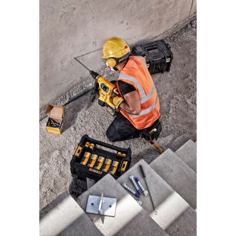 WIERTŁO SDS MAX ELITE 4 FHC 25X920MM DEWALT DT60826-QZ