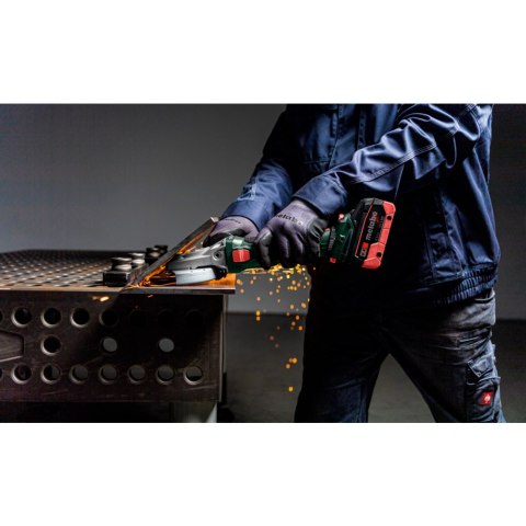 Akumulatorowa szlifierka kątowa z płaską głowicą WVBF 18 LTX BL 15-125 Quick Metabo 601308840
