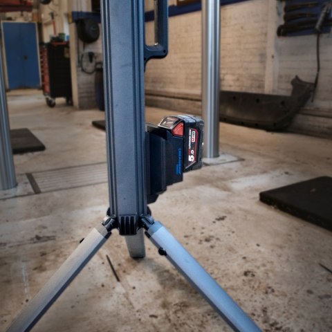 Akumulatorowa lampa budowlana 8000 lm ze zintegrowanym statywem Scangrip TOWER 8 CONNECT 03.6107C