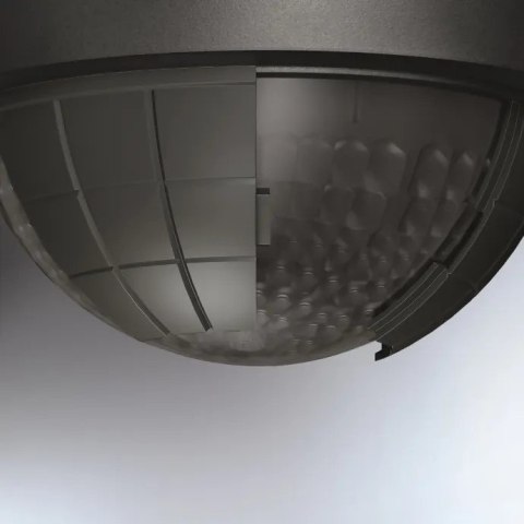 Lampa elewacyjna z czujnikiem ruchu i zmierzchu Steinel L 10 S PIR max.15W E27 IP44 IK03 230V czarna / tworzywo sztuczne