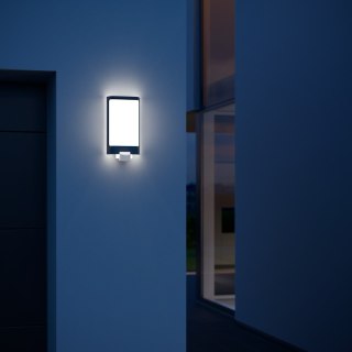 Lampa elewacyjna z czujnikiem ruchu i zmierzchu Steinel L 240 S PIR 9,3W LED 946lm 3000K IP44 IK07 230V srebrna / stal nierdzewn