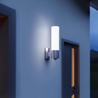 Lampa elewacyjna z czujnikiem ruchu i zmierzchu Steinel L 260 S LED PIR 9,87W 3000K 703lm IP44 IK03 230V srebrna / stal nierdzew