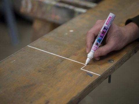 Marker Paint ze średnią białą końcówką, Sakura